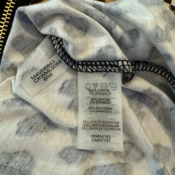 Calvin Klein Half Zip 3/4 Sleeve Leopard Print Top - L - NWT - Picture 4 of 9